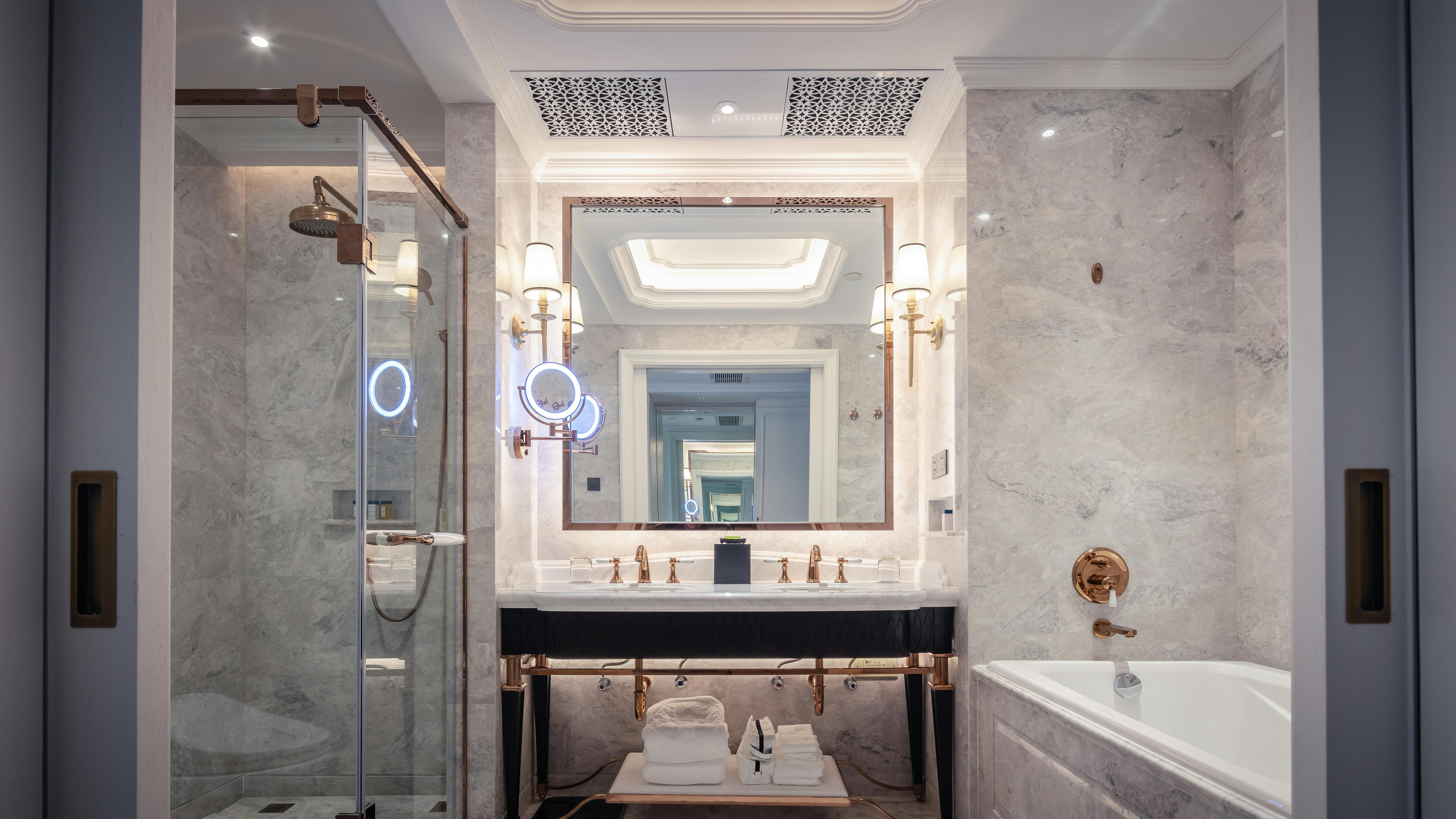 Best Vanity Lights for Small Bathrooms
